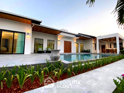 Houses for sale Thap Tai, Prachuap Khiri Khan : 4-BR Villa in Thap Tai (ID 2386952)