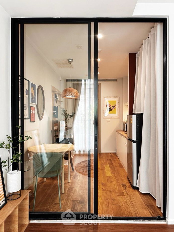 picture Studio Condo at Noble Ploenchit near BTS Phloen Chit (ID 2382982) - 2/19