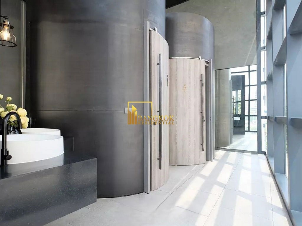 รูป The Lofts Asoke | Stylish 2 Bedroom Luxury Condo For Rent - BR18966CD - รูปที่ 26/33