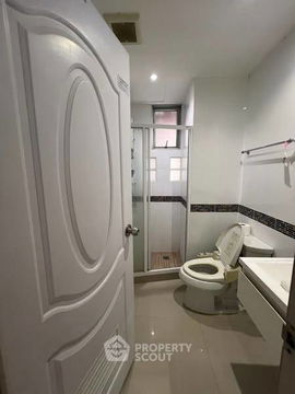 2-BR Condo at Pathumwan Resort near BTS Phaya Thai (ID 2367348)