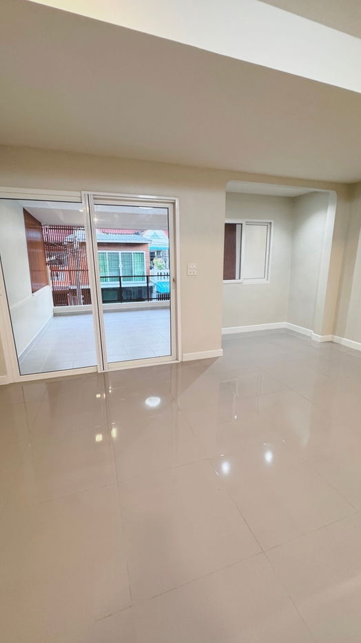 picture 2-Storey Townhouse in Hua Hin – Fully Renovated - 8/11