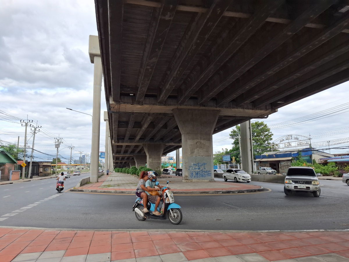 รูป ให้เช่าที่ดิน 1 ไร่ พร้อมตึก4 คูหา - รูปที่ 4/8