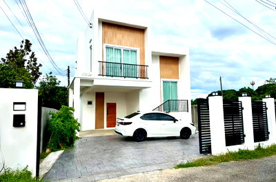 บ้านเดี่ยว ไปรษณีย์สำนักงานใหญ่เชียงใหม่ : ขายบ้านเดี่ยวสองชั้น  3 ห้องนอน 2 ห้องน้ำ 1  ห้องครัว  2  ที่จอดรถ