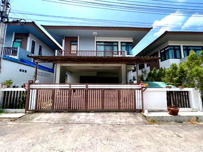 เช่าบ้านเดี่ยว เซ็นทรัล ศรีราชา : ให้เช่า หมู่บ้านโกลเด้นทาวน์ วังหิน ศรีราชา ราคาเช่า: 15,000 บาท/เดือน