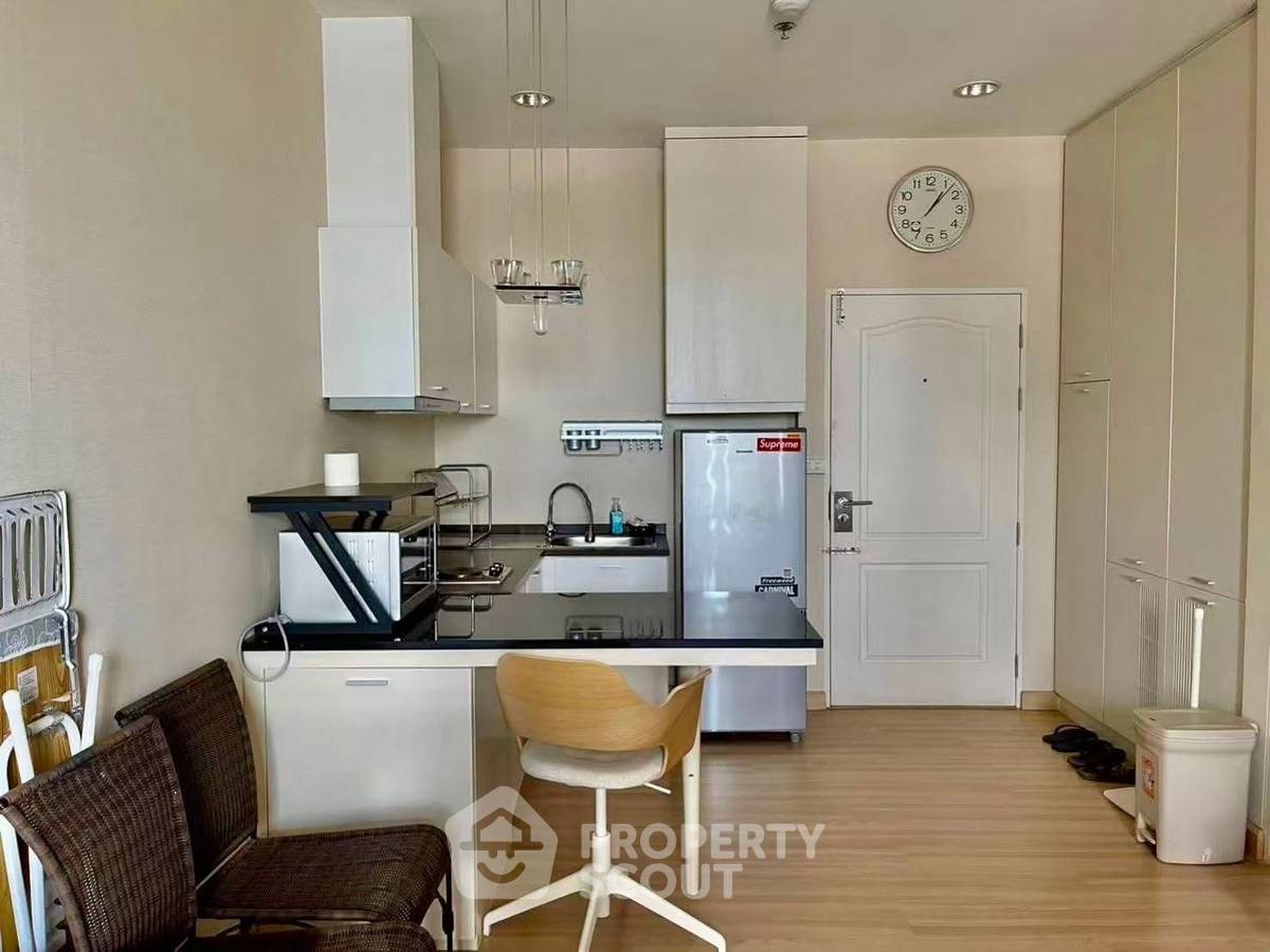 picture 1-BR Condo at The Light House Sathorn–Chareonnakorn near BTS Krung Thon Buri (ID 2385292) - 2/9