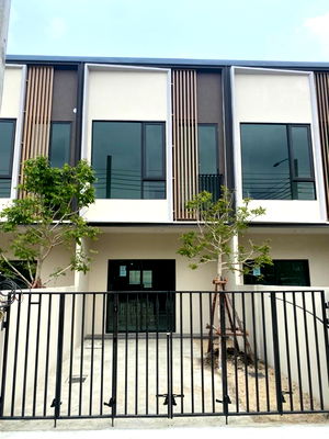 ทาวน์โฮมให้เช่า :  ให้เช่าทาวน์เฮาส์ 2 ชั้น อัลติจูด คราฟ บางนา 2 ห้องนอน 2 ห้องน้ำ (พร้อมเข้าอยู่ มี.ค. 2569)