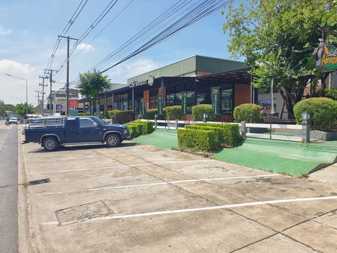 Land for sale with a commercial shop in front of Grand Ville Village, directly on Pathum Thani Main Road . Total area: 1 rai, 3 ngan, and 32.2 sq wah.