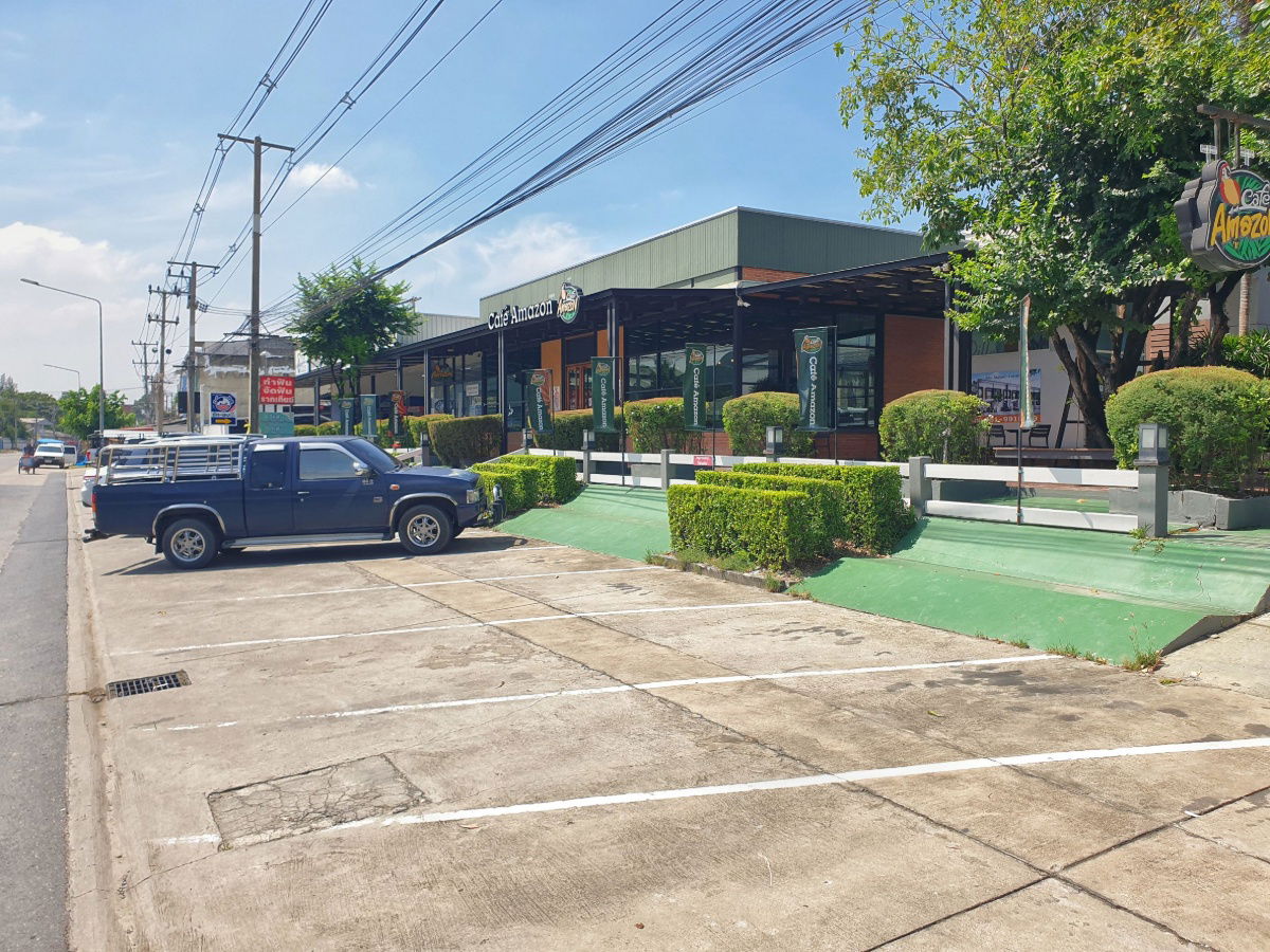 picture Land for sale with a commercial shop in front of Grand Ville Village, directly on Pathum Thani Main Road . Total area: 1 rai, 3 ngan, and 32.2 sq wah. - 1/14