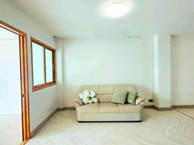 picture Big C Rattanathibet 2, 800 m. MRT BangKrasor 900m. 3-story townhouse for rent completely renovated 2 - 3/8