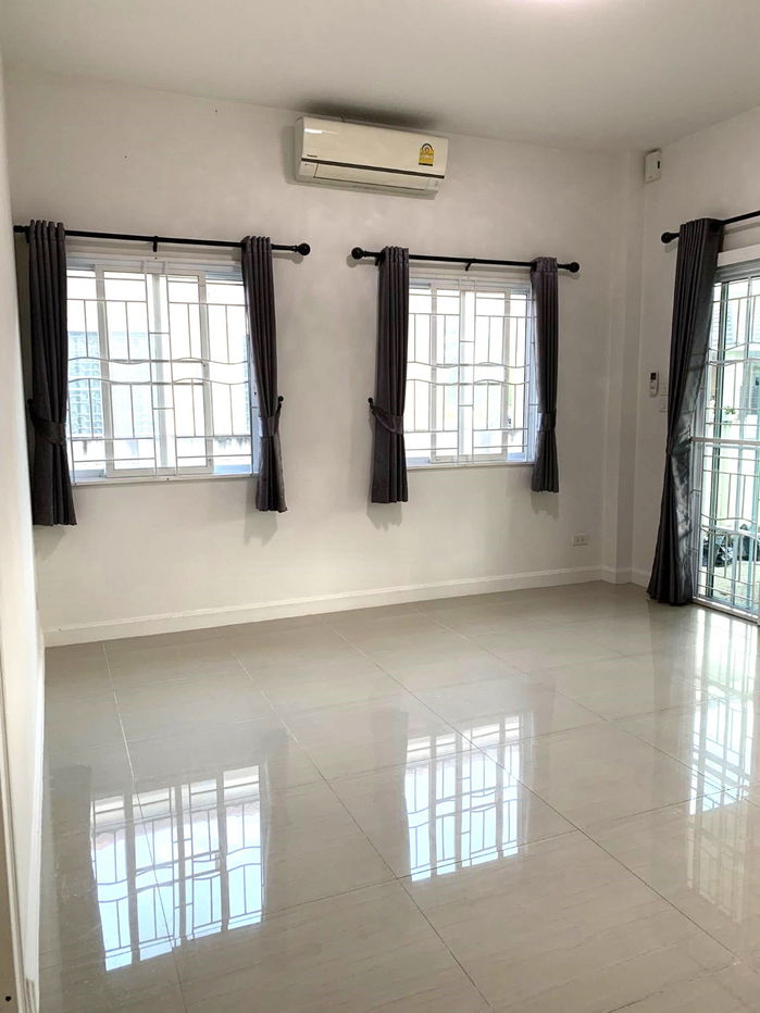 picture Single storey house for rent with 2 bedrooms,2 toilets and 1 kitchen.  - 2/11