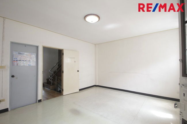 รูป ขายทาวน์เฮ้าส์เพชรเกษม112 หมู่บ้านสุชา 3ชั้น ต่อเติมแล้ว บ้านสภาพดี ใกล้ห้างเดอะมอลล์บางแค มหาวิทยาลัยธนบุรี ราคาถูกคุ้มค่าน่าลงทุน - รูปที่ 13/31