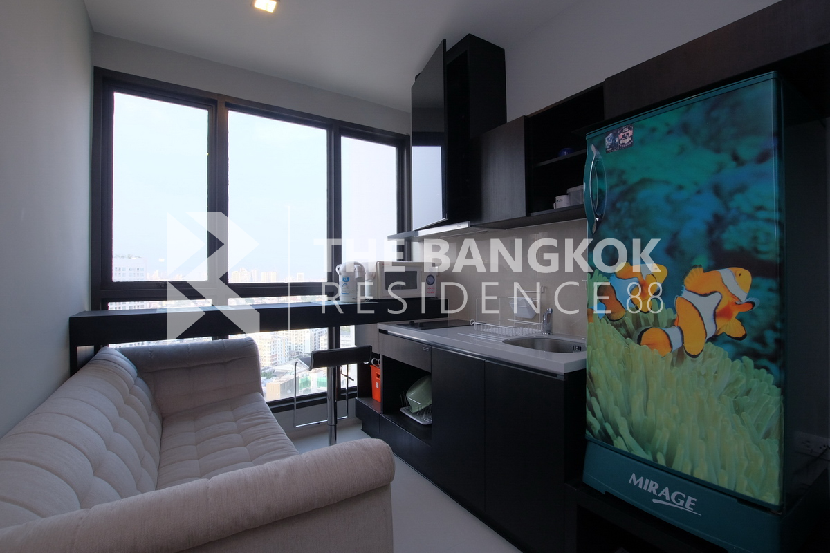 picture Location Near Employment, Surrounded by Lifestyles RHYTHM Sukhumvit 44/1 near BTS Phra Khanong - 9/10