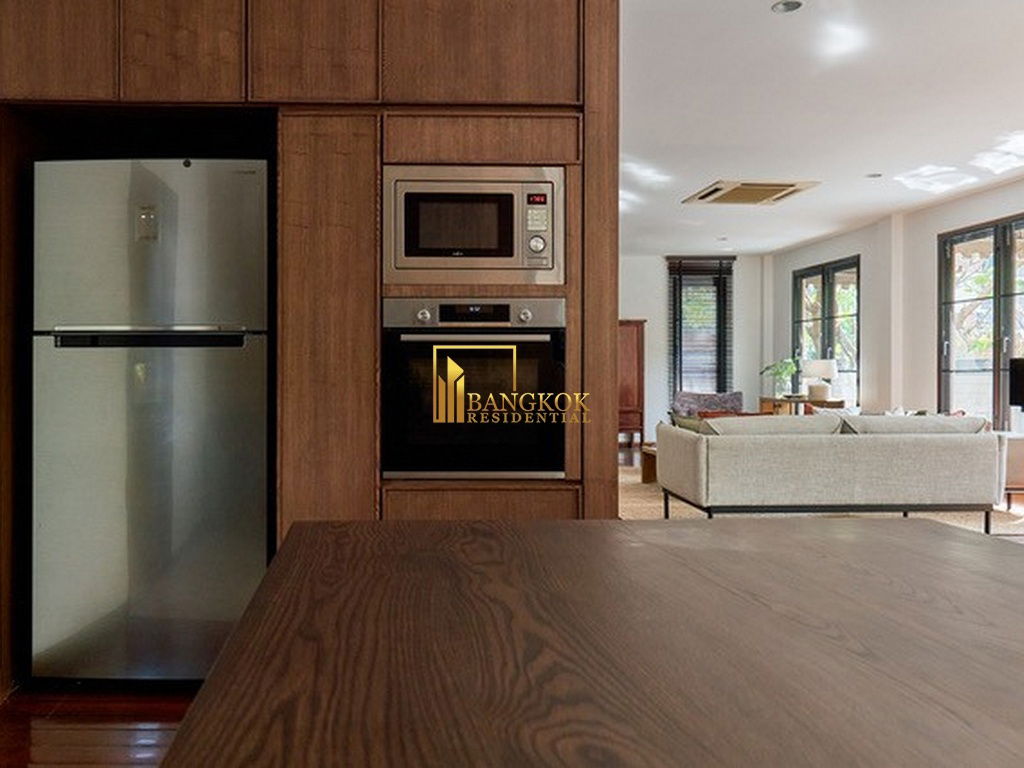 picture Modern 4 Bed Luxury House With Private Pool in Ekkamai Area - BR8125SH - 9/25