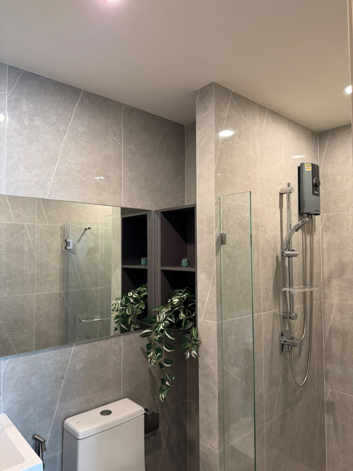 picture Ready to move in " 𝐍𝐮𝐞 𝐃𝐢𝐬𝐭𝐫𝐢𝐜𝐭 𝐑𝟗 " Fl. 14 Tower R (Corner room) Near : MRT-Rama 9 , G Tower - 11/11