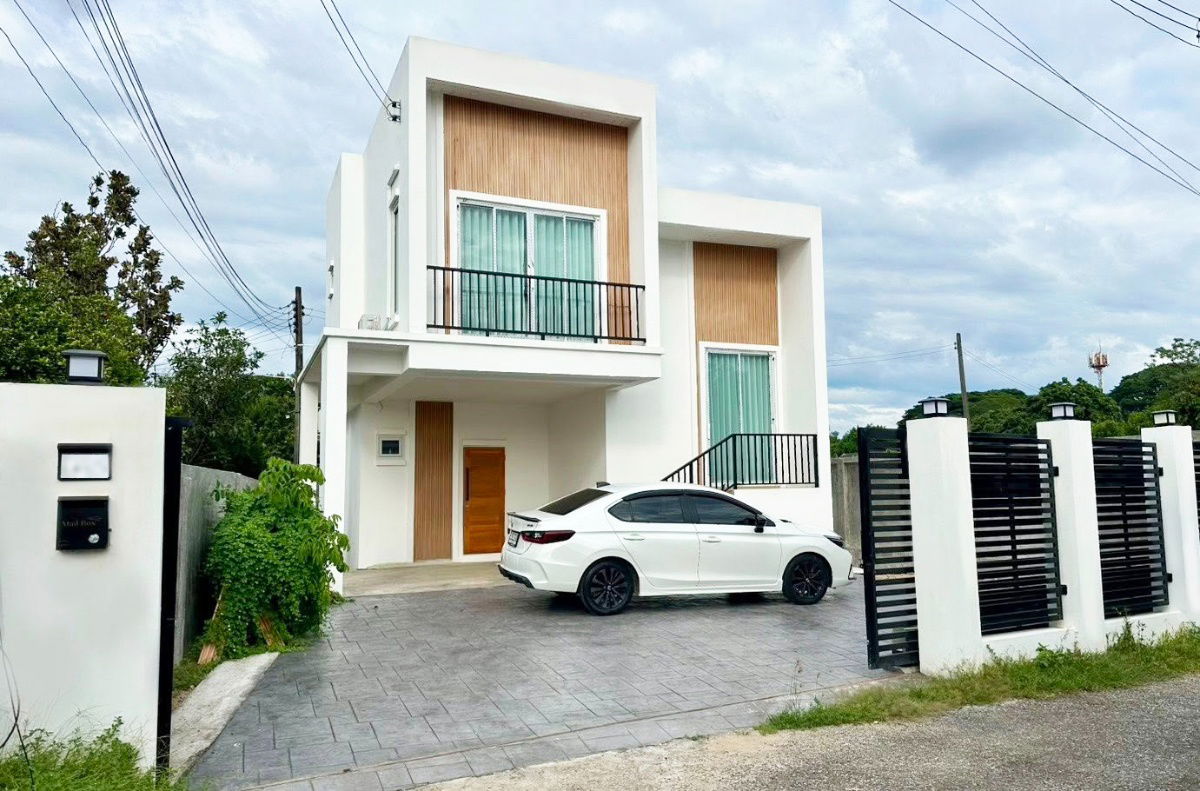 รูป ให้เช่าบ้านเดี่ยวสองชั้น  3 ห้องนอน 2 ห้องน้ำ 1  ห้องครัว  2  ที่จอดรถ - รูปที่ 1/8