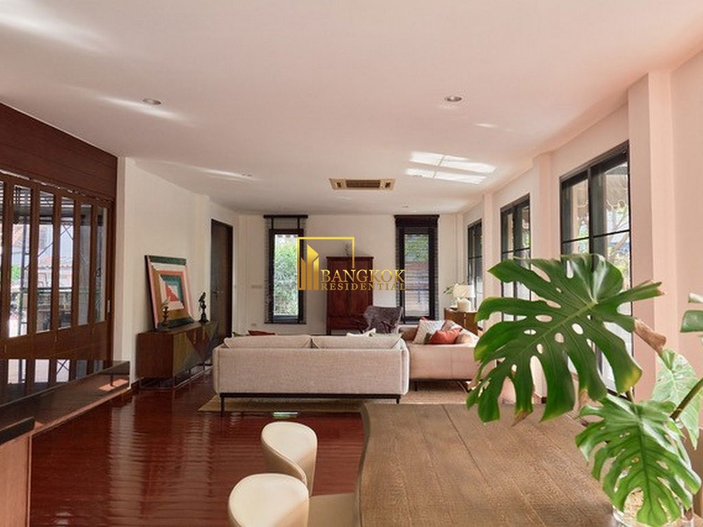 picture Modern 4 Bed Luxury House With Private Pool in Ekkamai Area - BR8125SH - 5/25