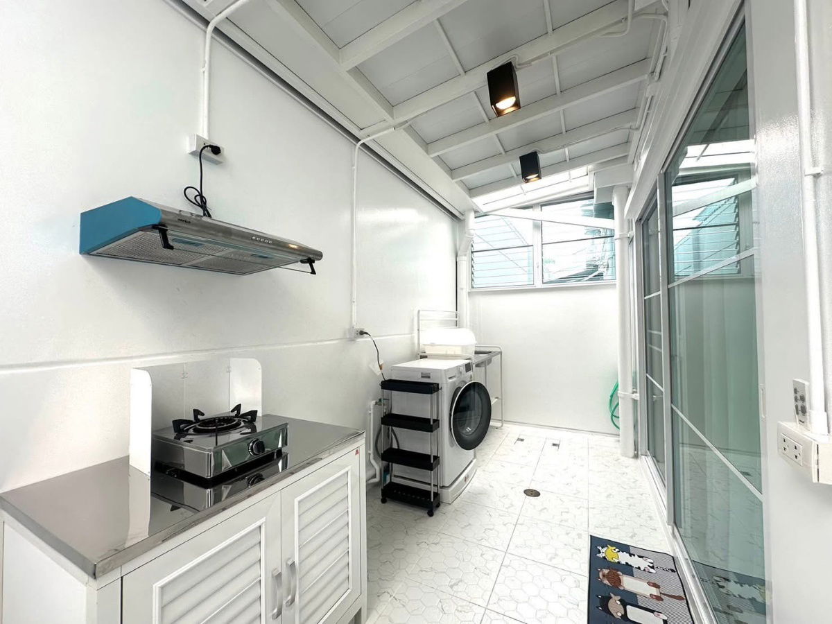 รูป #ให้เช่าบ้านอินดี้2บางนารามคำแหง2 💫 บ้านหน้าสวนแต่งครบพร้อมอยู่ 3 ห้องนอน 3 ห้องน้ำ ใกล้เมกะบางนาเพียง 9 นาที! - รูปที่ 8/18