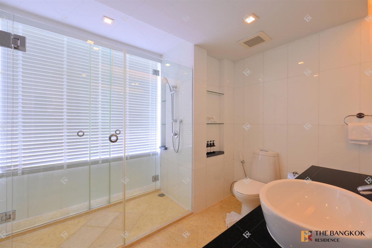 รูป Urbana Langsuan 💎 Expansive Residence with an Elegant, Well-Planned Layout 💎 Near BTS Ratchadamri - รูปที่ 15/17