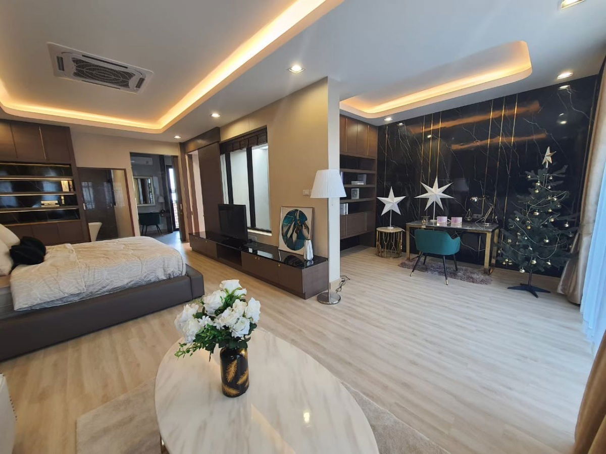 picture ð° Sale with Tenant! ðïļ Luxury 3.5-Story Home Office Dimond Ville Chokchai 4 (Corner Unit) 300 sq.m. High Ceiling âĻ Price 16.8M, Free Transfer! - 16/18