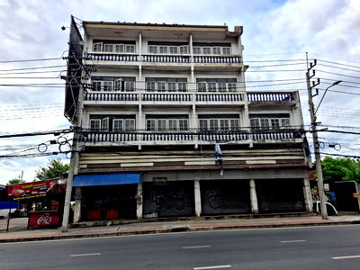 เช่าที่ดิน กรุงเทพมหานคร : ให้เช่าที่ดิน 1 ไร่ พร้อมตึก4 คูหา