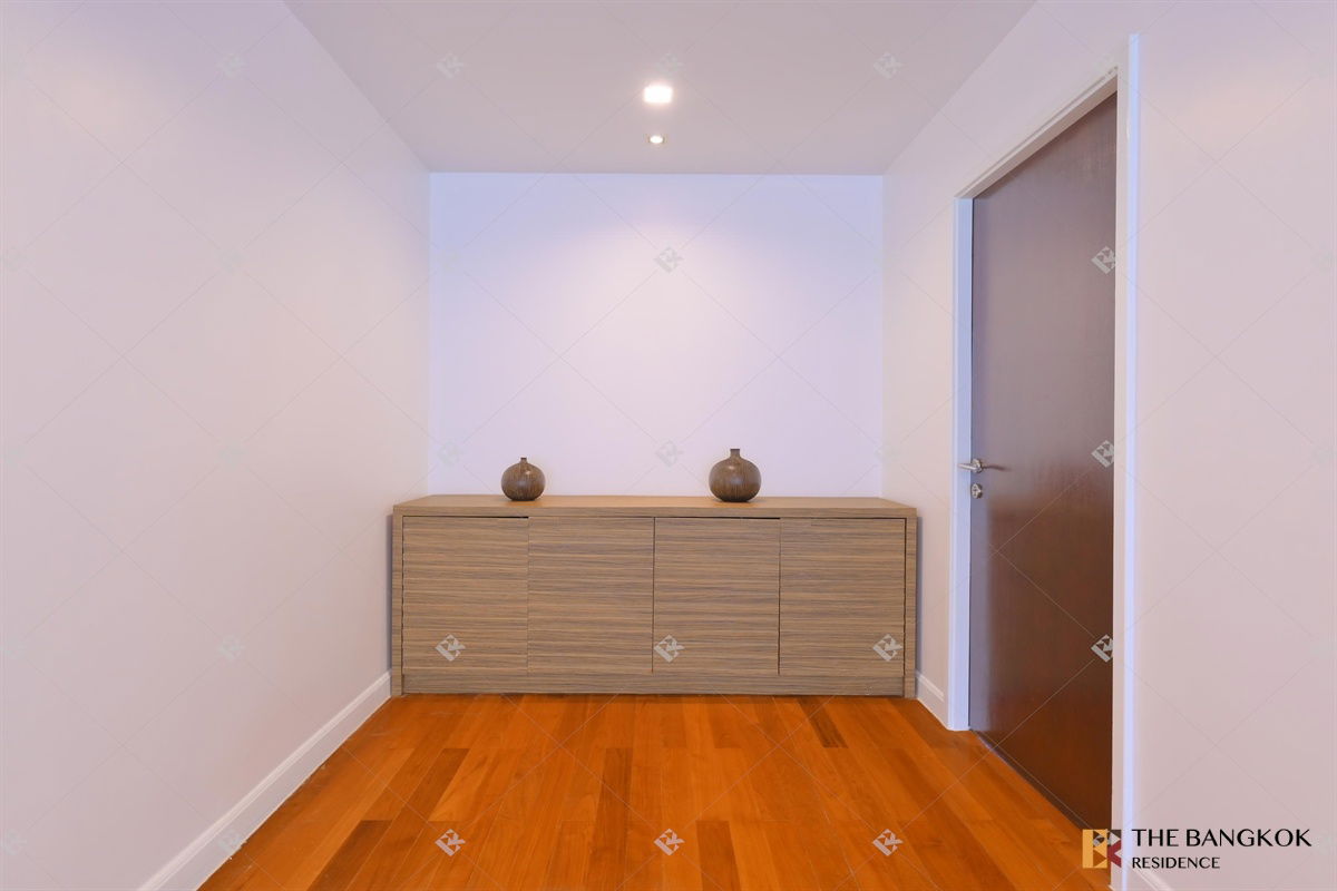 รูป Urbana Langsuan 🌟 Ultimate Living with the Spacious Room, Stunning View, 🌃 Near BTS Ratchadamri - รูปที่ 16/21