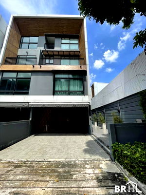 Townhouses for sale : 🏨 Modern Loft-style townhome, fully built-in furnished, prime location at Ladprao 71 🎯