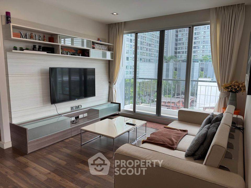 รูป คอนโด 2-ห้องนอน ที่ เดอะ รูม สาทร-ตากสิน ใกล้ BTS โพธิ์นิมิตร (ID 1923534) - รูปที่ 3/19