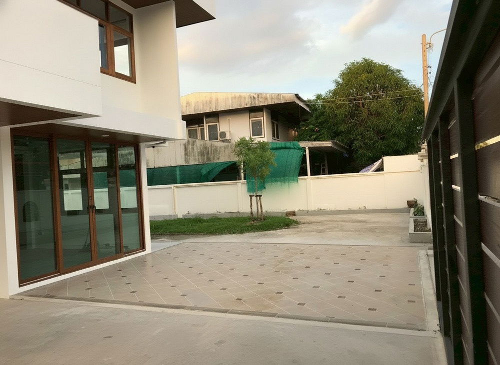 picture Call : 081-241-6311 Thipphawan Theparak Village, Single house 100 sq.wa, 3 Beds, 5 Baths, Near Sky Train Yellow Line YL22 Station - 4/11