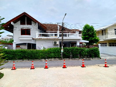 Houses for sale Thung Khru : 4Bedrooms 4Bathrooms House for Sale 93sq.wa (372 sqm.) 4 Cars parking space