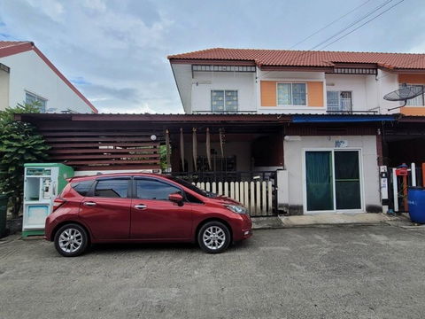 FOR SALE  TOWNHOUSE PROPERTY  2530000 BAHT.