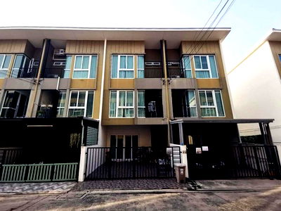 Townhouses for sale ถนนเทพารักษ์ : FOR SALE  TOWNHOUSE PROPERTY  3600000 BAHT.