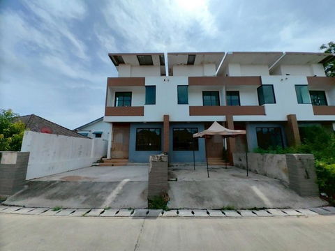 FOR SALE  TOWNHOUSE PROPERTY  1300000 BAHT.