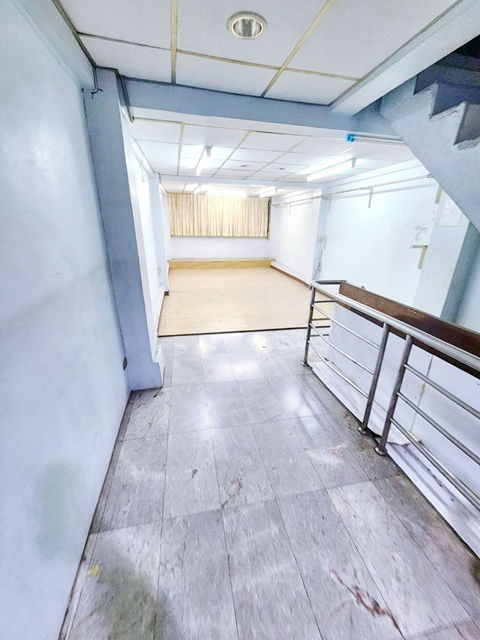 picture space for elevator installation 7bed Cheapest in Songwad 8-storey commercial building MRT SamYot MRT - 3/8