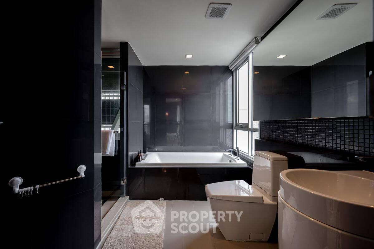 รูป คอนโด 3-ห้องนอน ที่ ริธึ่ม สาทร ใกล้ BTS สะพานตากสิน (ID 2387691) - รูปที่ 7/12