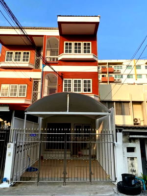 Townhouses for rent Ladprao 48, Chokchai 4, Ladprao 71 : Townhouse for rent, 3 floors, 276 sq m, 24 sq wa, Soi Lat Phrao 29, 4 bedrooms, 5 bathrooms, only 200 meters into the alley, near MRT