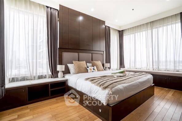 picture 2-BR Condo at The Emporio Place near BTS Phrom Phong (ID 2327467) - 4/14