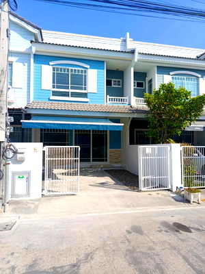 Townhouses for sale Lumlukka Road : Sale below market price!! Renovated Townhouse at Villaggio Rangsit-Klong 3
