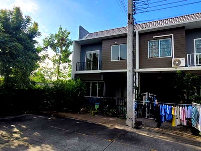Townhouses for sale บิ๊กซี มหาชัย : FOR SALE  TOWNHOUSE PROPERTY  2980000 BAHT.