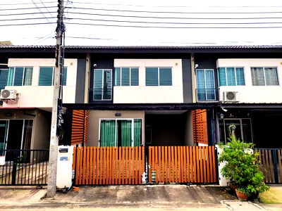 Townhouses for sale Phra Samut Jadee Samut Prakarn : FOR SALE  TOWNHOUSE PROPERTY  1900000 BAHT.