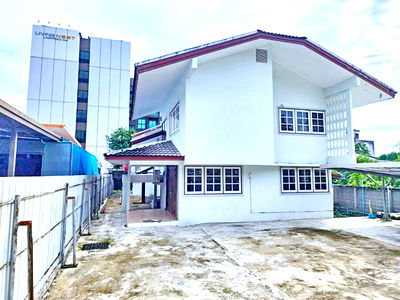 Houses for rent Huai Khwang : LatPhrao38-48 5beds MRT Phawana 150m. Largest Mansion for rent luxurious 2-story equal 3houses 150sq