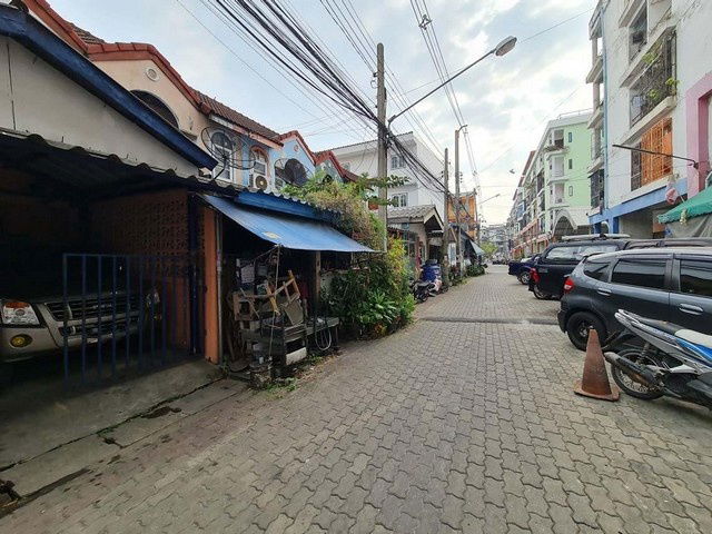 picture FOR SALE  TOWNHOUSE PROPERTY  1300000 BAHT. - 8/8