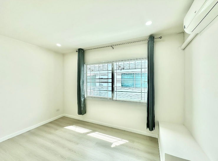 picture Two-story townhouse for sale in Villaggio Bangna Village. Beautiful house at a cheap price. - 14/18