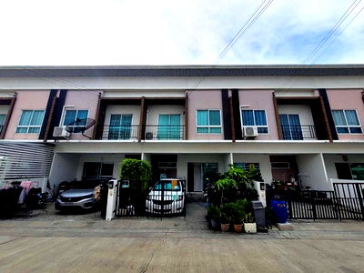 Townhouses for sale Phraeksa Road : FOR SALE  TOWNHOUSE PROPERTY  2475000 BAHT.
