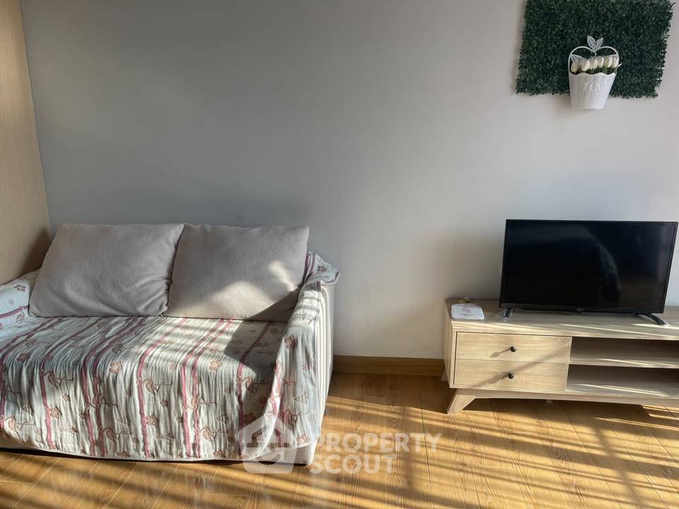 picture Studio Condo at Quad Sathon near BTS Saint Louis (ID 2372506) - 4/19