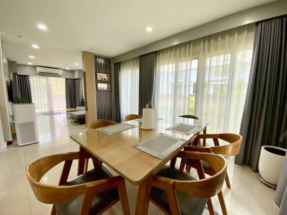 picture Two storey house for rent with 4 bedrooms,3 toilets and 2 kitchens. - 3/22