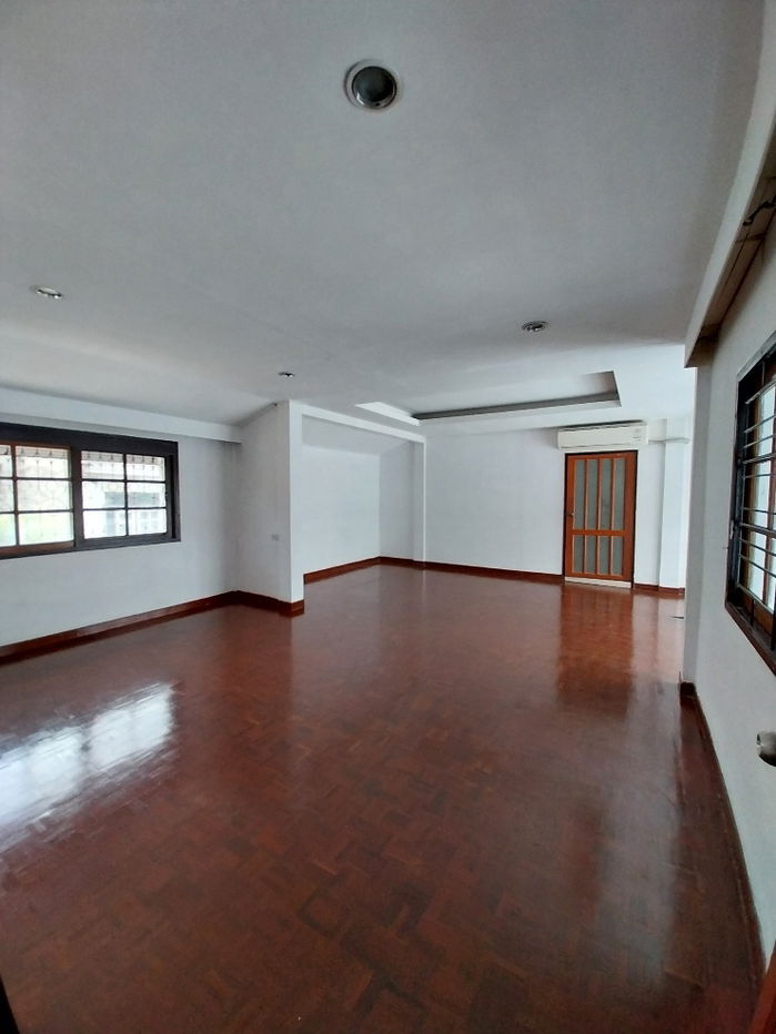 picture 4Bedrooms 4Bathrooms House for Sale 93sq.wa (372 sqm.) 4 Cars parking space - 27/31