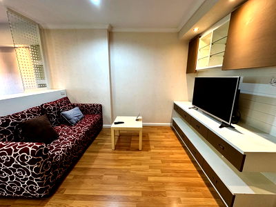 Condos for rent Silom and Sathorn Road : For rent studio room 30 sqm 8500 baht