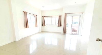 Townhouses for rent Rangsit University : For rent, for lease, single house, Home in Town, Phahon Yothin 73, cheap price, interested, Line: @951qfbfi