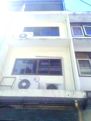 Shophouses for rent Sathu Pradit Road : Central Rama3 2.2km. 3-story shophouse-rooftop Chan19-27 BTS Saint Louis Station 1.7km. for rent 21