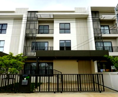 ทาวน์โฮมให้เช่า : ให้เช่าทาวน์โฮม 3 ชั้น หมู่บ้าน Villa Albero วิลล่า อัลเบลโล่ ซอยกรุงเทพกรีฑา 15/1 /  หน้ากว้าง 7.5 เมตร / มีสวนด้านหลัง / เลี้ยงหมาได้ (แมวไม่เอา)